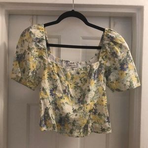 Abercrombie linen floral crop top with smocked back and puff sleeve.
